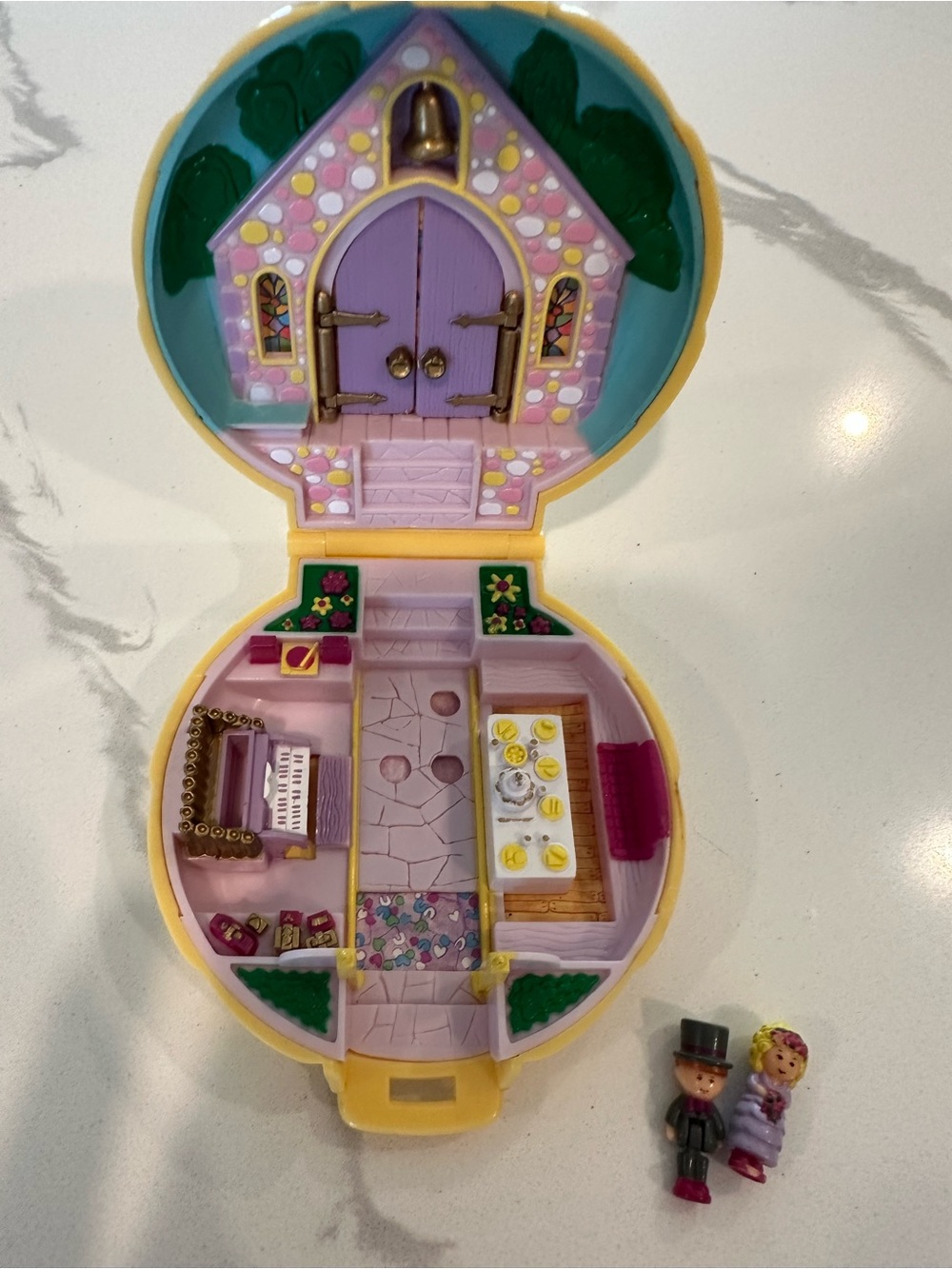 1989 Polly Pocket “Nancy’s Wedding” Compact with 2 Figures - no ring